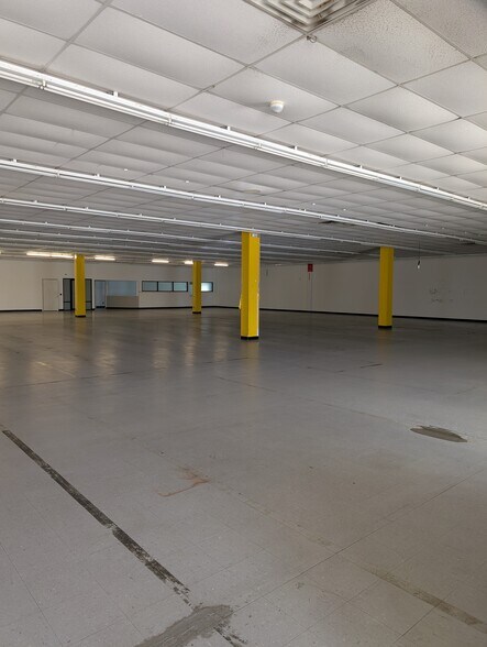 More Photos Of 340 Virginia Ave, Daleville Storefront For Lease