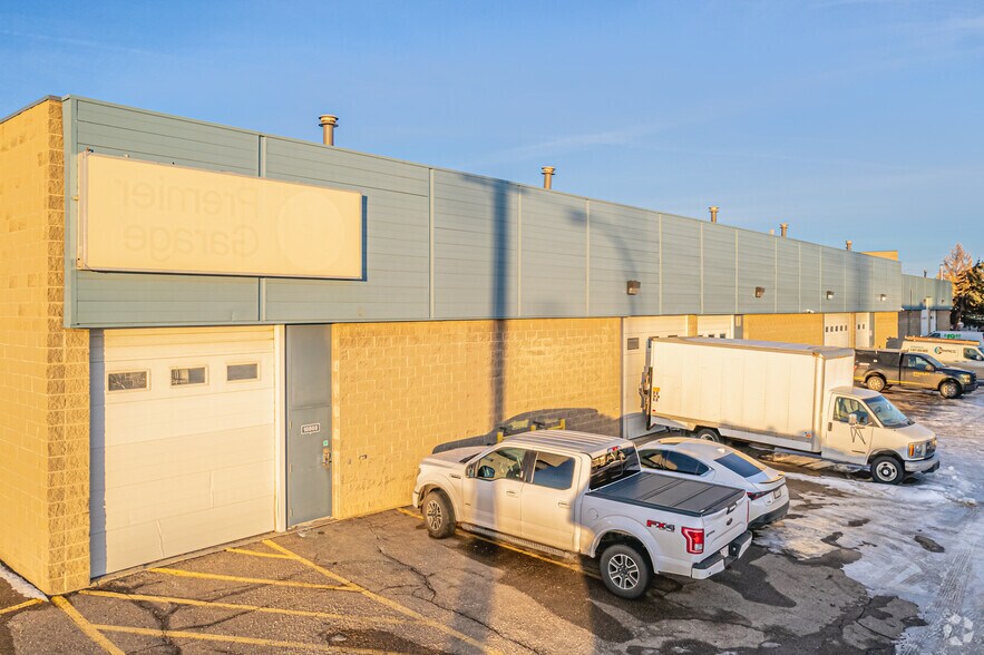 More Photos Of 10515 170th St NW, Edmonton Showroom For Lease