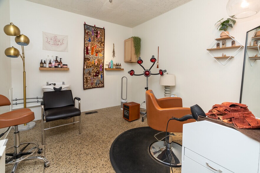 More Photos Of 828 E Main St, Carbondale General Retail For Sale