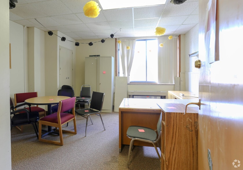 More Photos Of 243 S Main St, Albion Town Orleans Medical For Lease