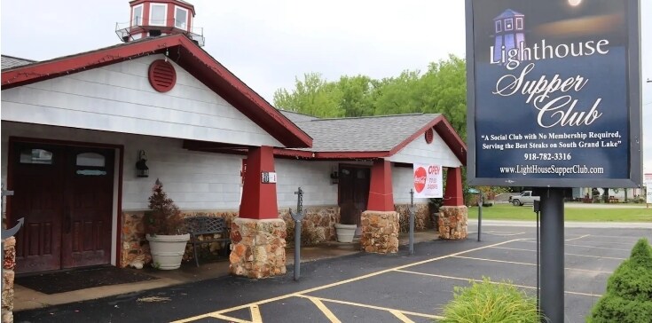 Primary Photo Of 111 W Ketchum St, Ketchum Restaurant For Sale