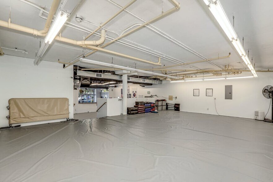 More Photos Of 5430 California Ave SW, Seattle Office For Sale