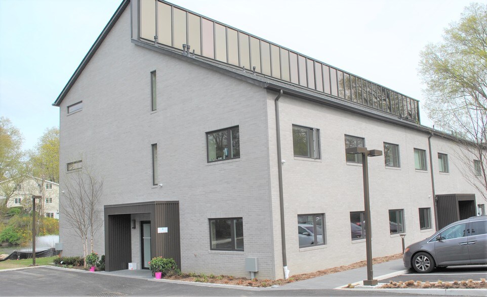Primary Photo Of 100 Putnam Grn, Greenwich Office For Sale