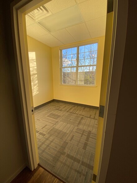 More Photos Of 30 Wills Way, Piscataway Medical For Sale