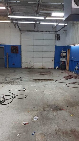 More Photos Of 4794 S Dixie Dr, Dayton Auto Repair For Lease