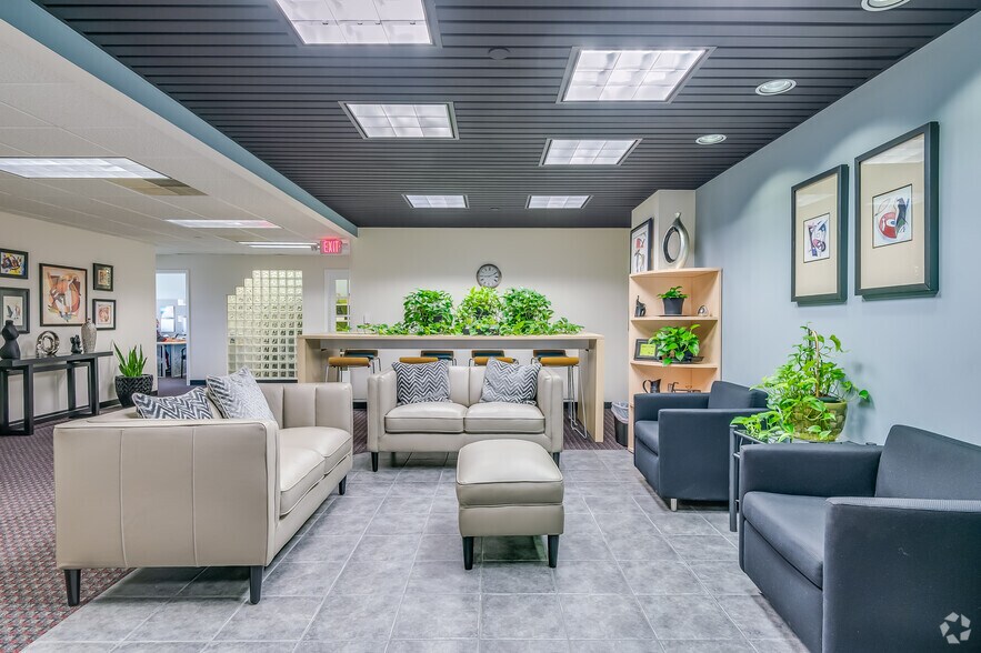 More Photos Of 2675 N Mayfair Rd, Wauwatosa Office For Lease