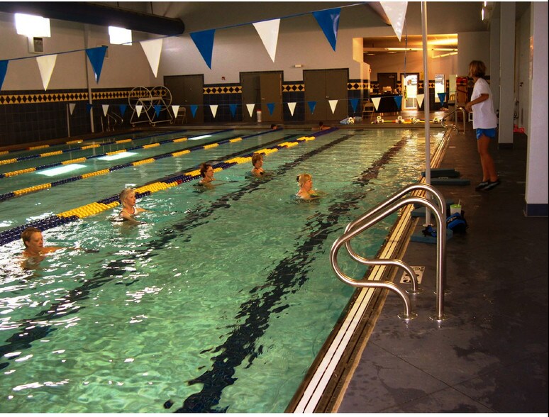 More Photos Of 801 NW Commerce Dr, Lee's Summit Sports And Entertainment For Sale