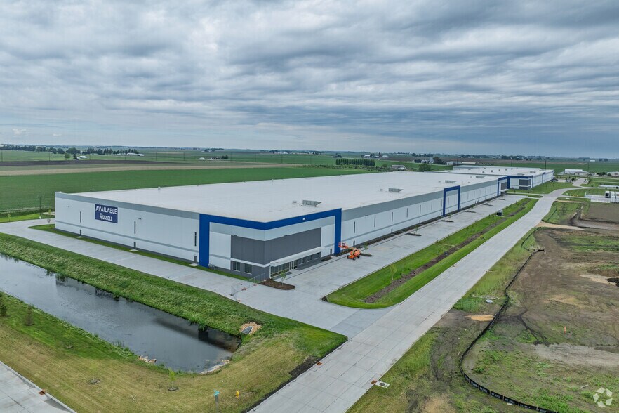 More Photos Of 8730 Northwest Blvd, Davenport Industrial For Lease