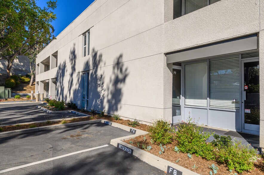 More Photos Of 711 W 17th St, Costa Mesa Light Manufacturing For Sale