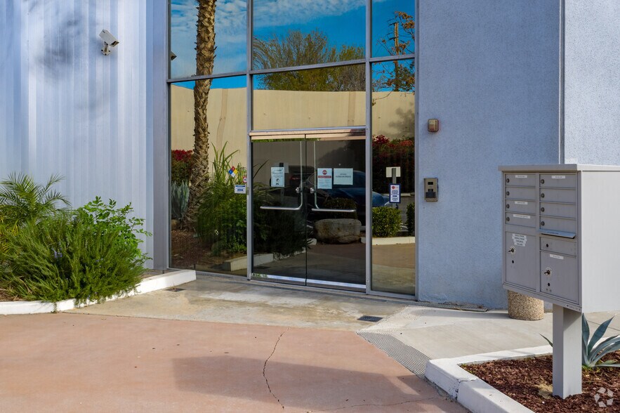 More Photos Of 6110 Variel Ave, Woodland Hills Research And Development For Lease