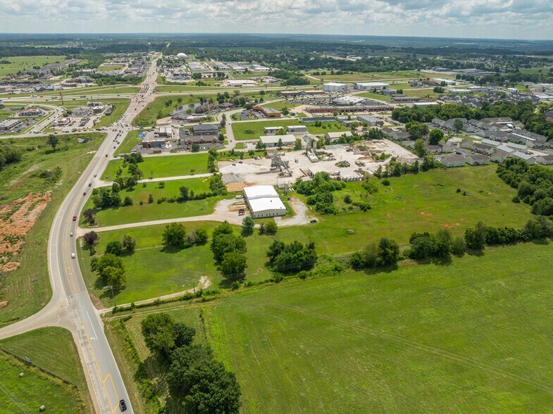 More Photos Of 2420 W State Highway CC, Ozark Warehouse For Sale