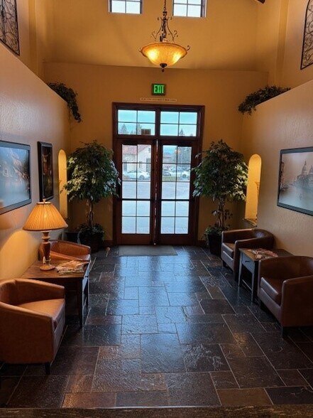 More Photos Of 303 E Caldwell Ave, Visalia Office For Sale