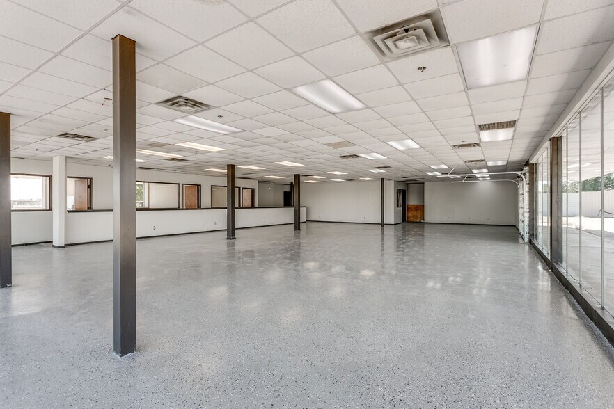 More Photos Of 3500 NW 39th St, Oklahoma City Office For Sale