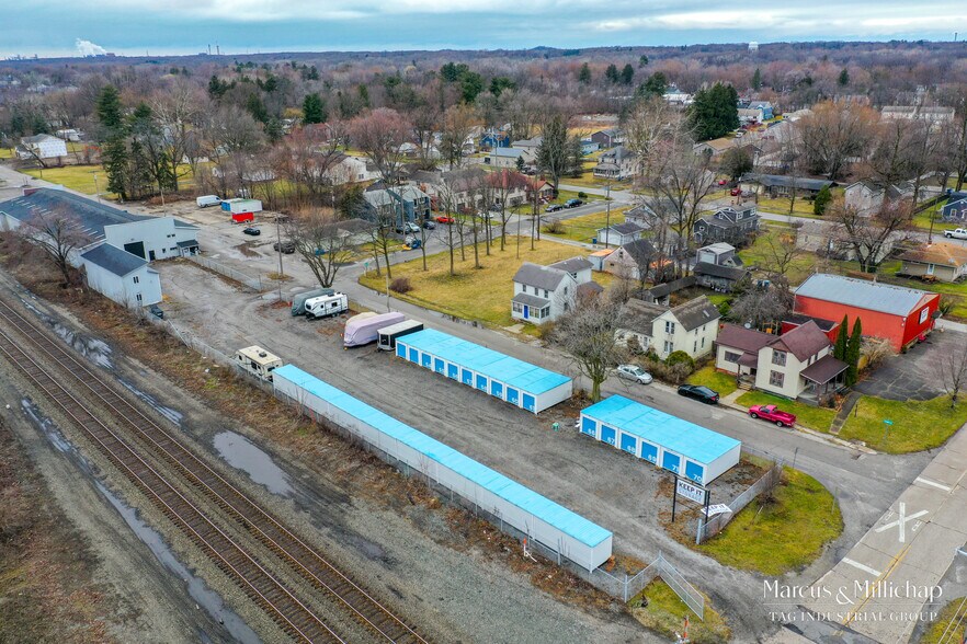 Primary Photo Of 505 Grant Ave, Chesterton Distribution For Sale