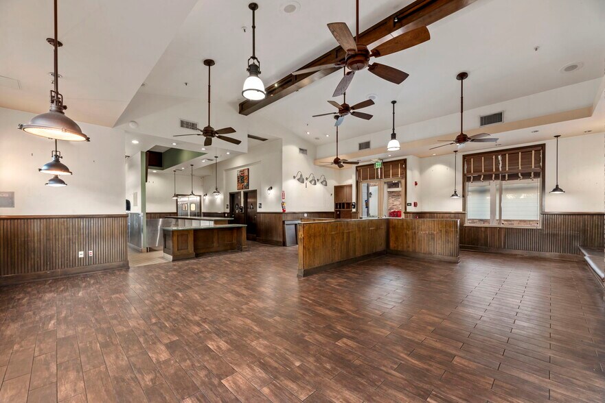 More Photos Of 29001 Canwood St, Agoura Hills Restaurant For Lease