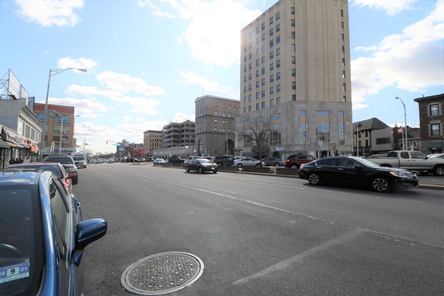 More Photos Of 686 Main Ave, Passaic Storefront For Lease