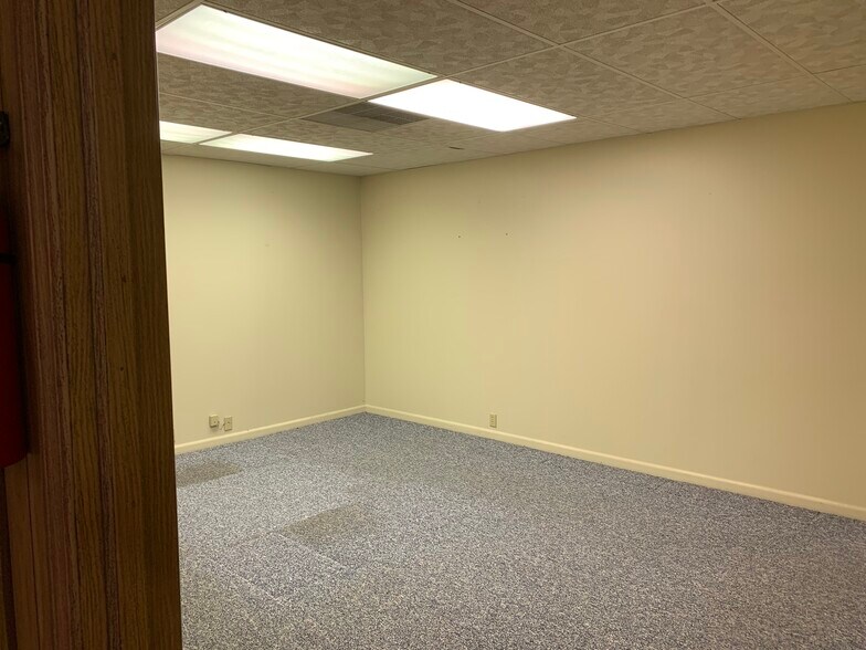 More Photos Of 817 Kilbourne St, Bellevue Medical For Lease