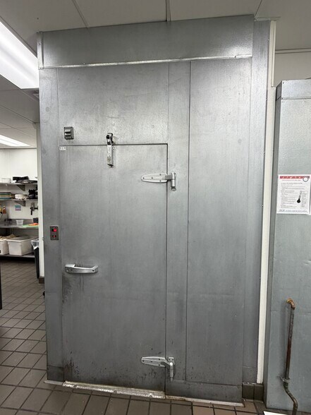 More Photos Of 325 Hughes Center Dr, Las Vegas Restaurant For Lease