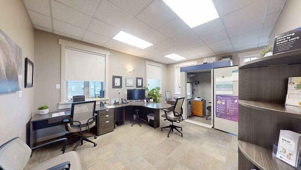 More Photos Of 800 Baker St, Cranbrook Storefront Retail Office For Sale