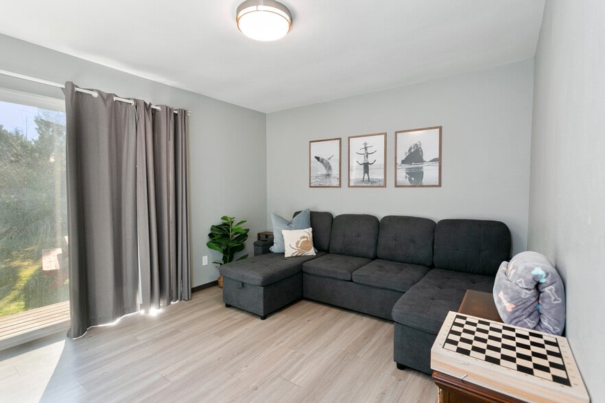 More Photos Of 2013 State Route 105, Grayland Hotel For Sale