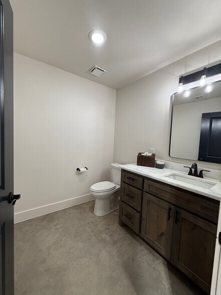 More Photos Of 3825 Quanah Hill Rd, Weatherford Flex For Lease