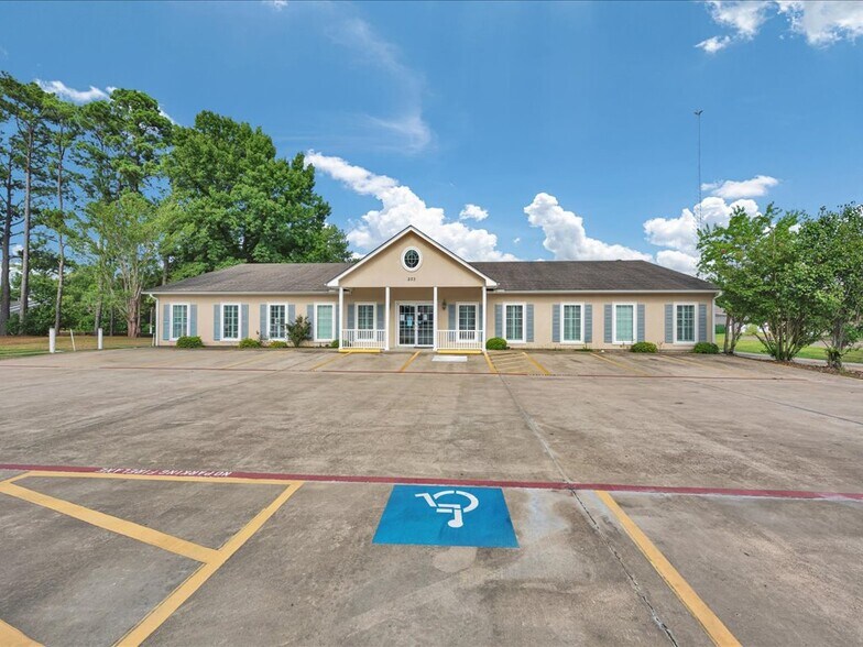 Primary Photo Of 203 Christie Dr, Lufkin Healthcare For Sale