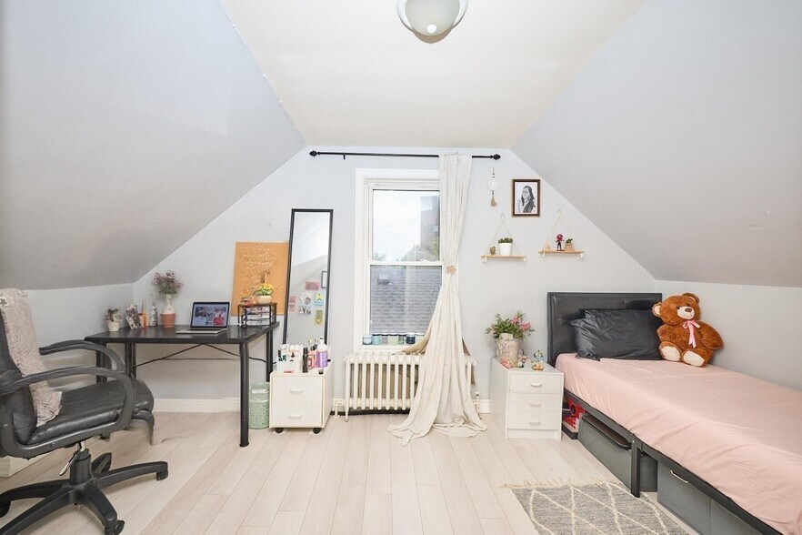 More Photos Of 50 Welland Av, St Catharines Apartments For Sale
