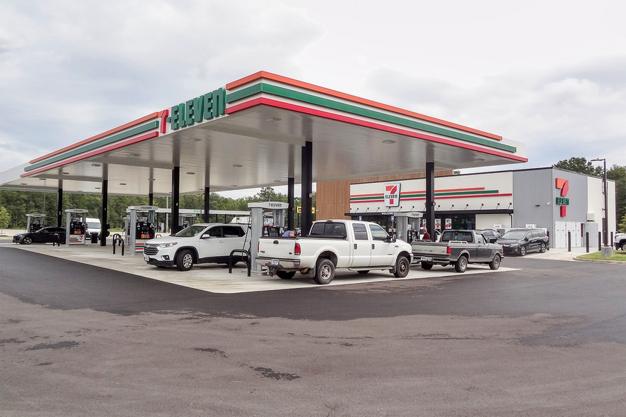Primary Photo Of 1470 US-287, Ennis General Retail For Sale