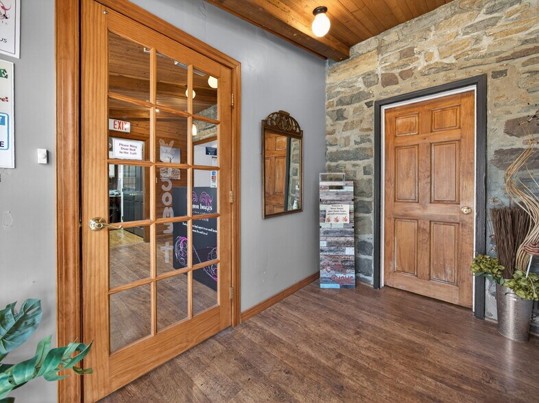 More Photos Of 1434-1436 W Broad St, Quakertown Office For Sale