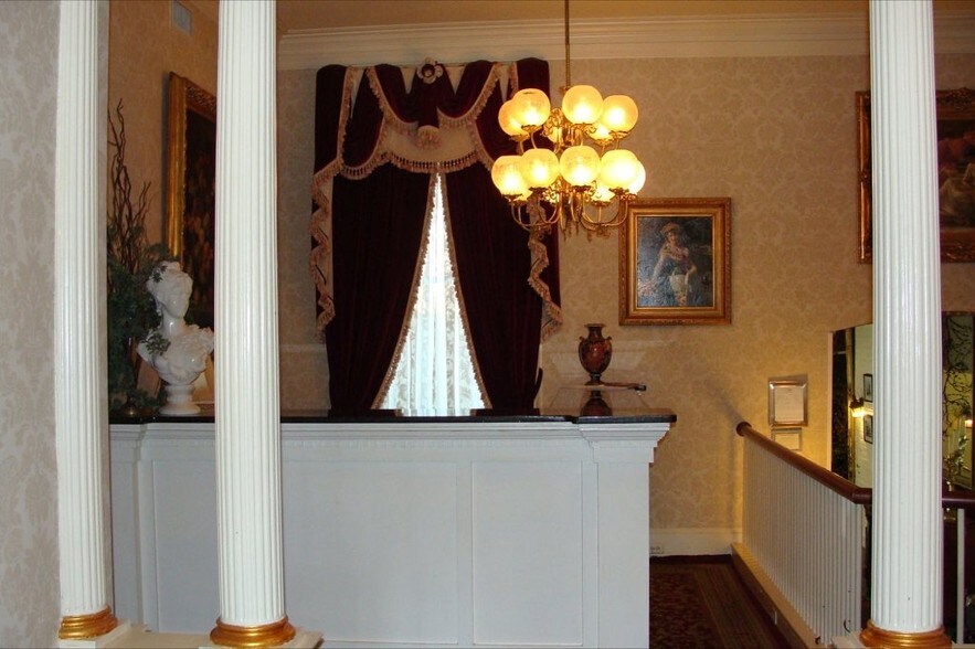 More Photos Of 201 N Pearl St, Natchez Hotel For Sale