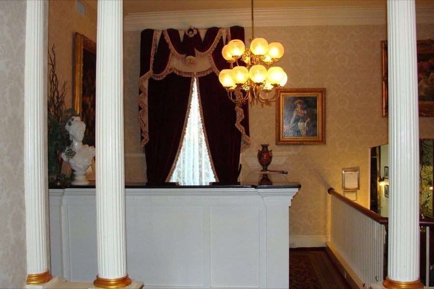 More Photos Of 201 N Pearl St, Natchez Hotel For Sale