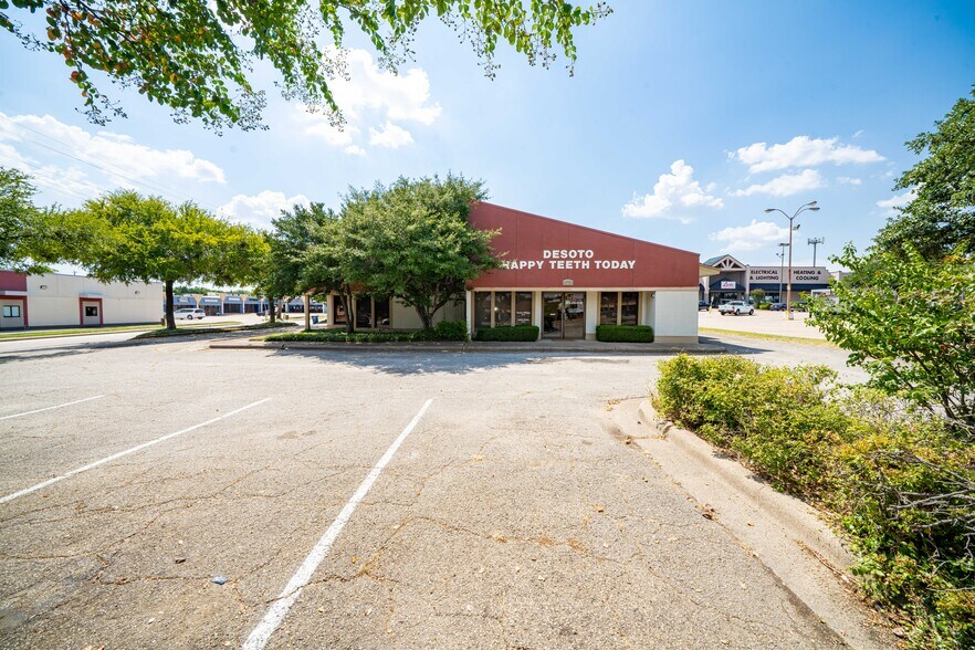 More Photos Of 701 N Hampton Rd, DeSoto Medical For Sale