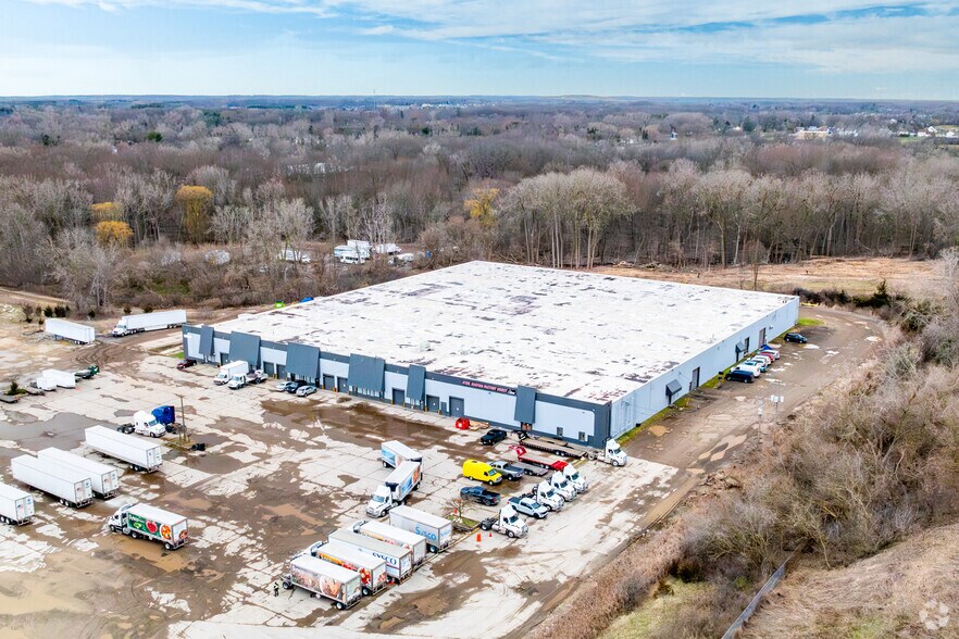 More Photos Of 6434 S Dort Hwy, Grand Blanc Warehouse For Lease