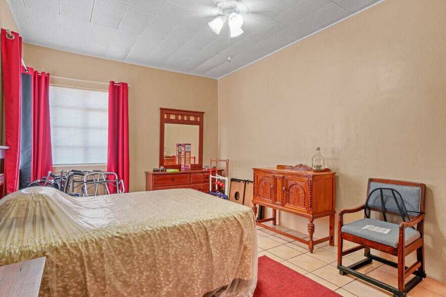 More Photos Of 10108 Socorro Dr, El Paso General Retail For Sale