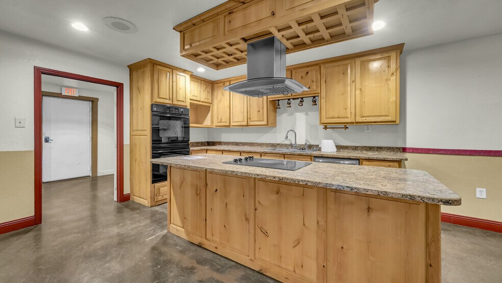 More Photos Of 221 Judd St, Weatherford Flex For Sale