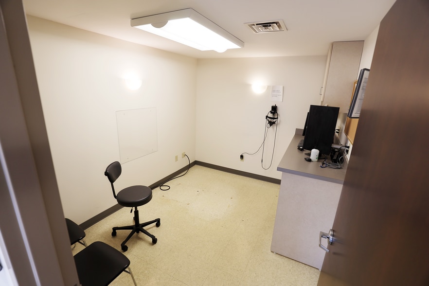 More Photos Of 17534 Royalton Rd, Strongsville Medical For Lease