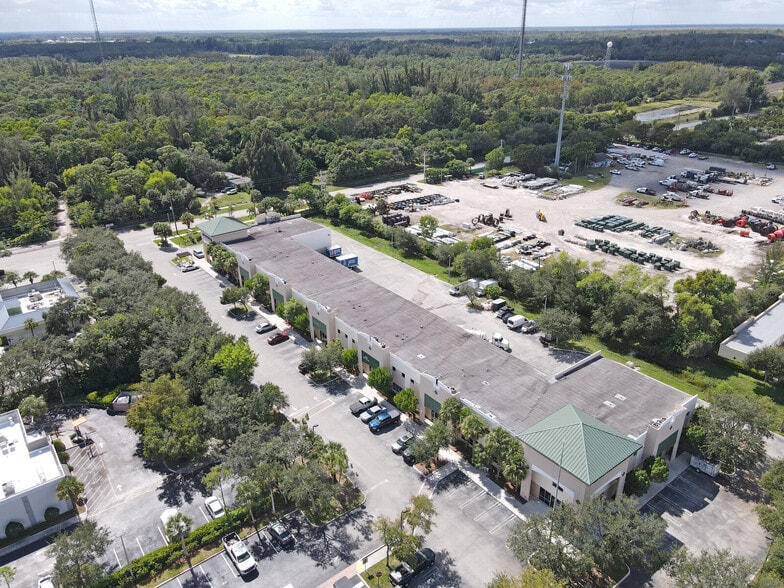 More Photos Of 10101 Lantana Rd, Wellington Showroom For Lease