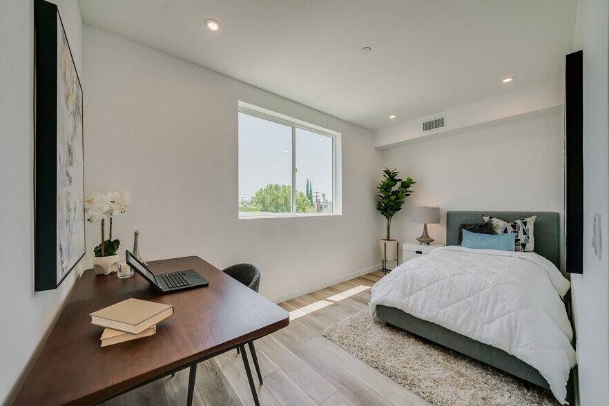 More Photos Of 7018 Alabama Ave, Canoga Park Apartments For Sale