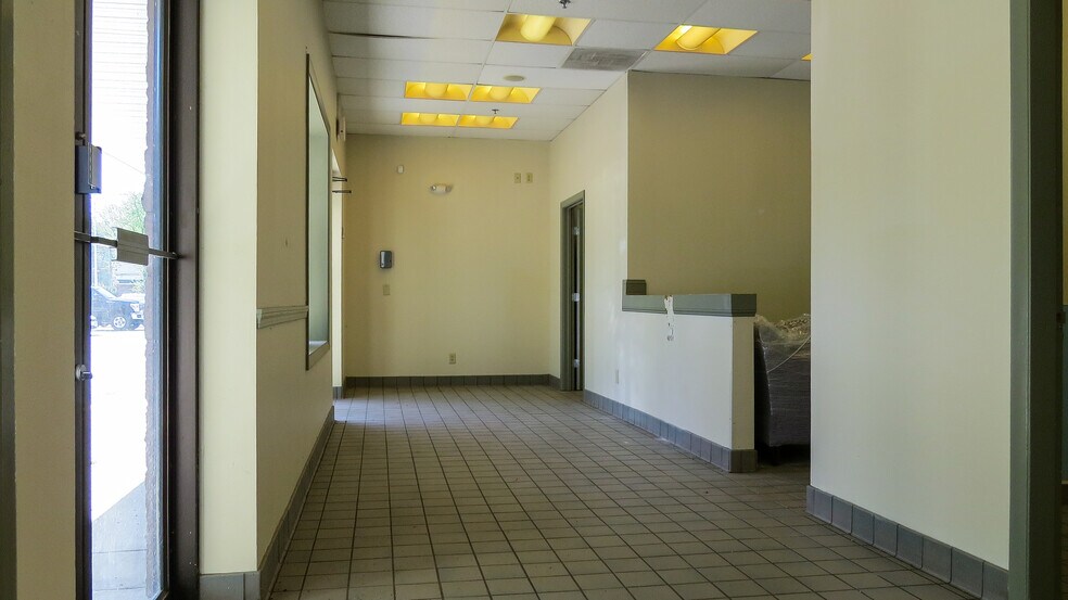 More Photos Of 2626 Brown Ave, Manchester Unknown For Lease