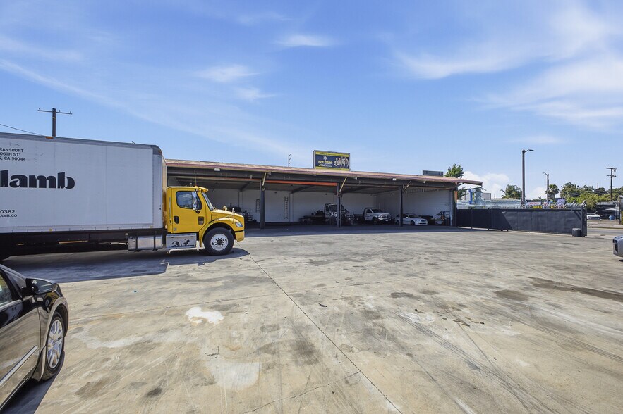 More Photos Of 818-828 E Manchester Ave, Los Angeles Warehouse For Sale