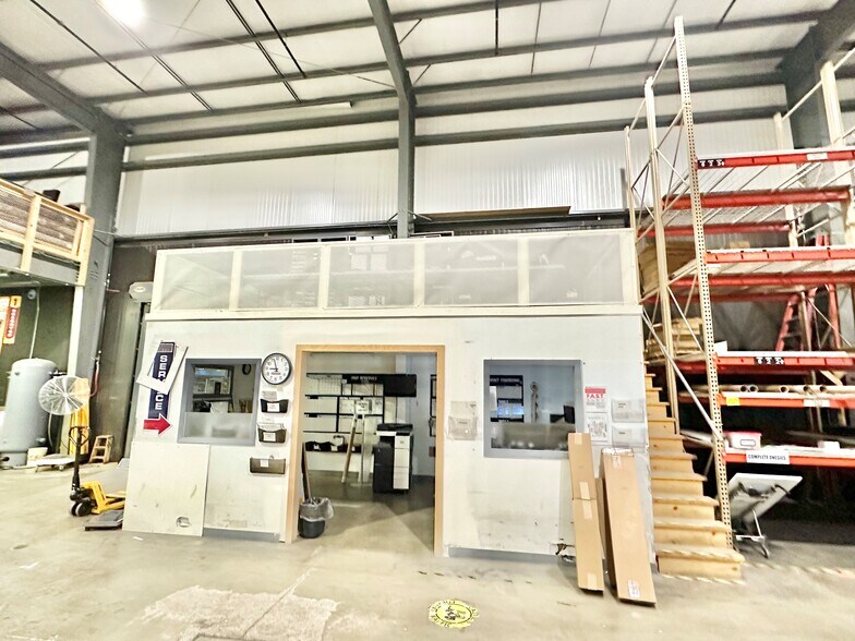 More Photos Of 648 Progress Ave, Munster Warehouse For Lease