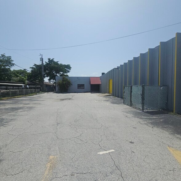 More Photos Of 3420 NW 7th St, Miami Light Distribution For Lease