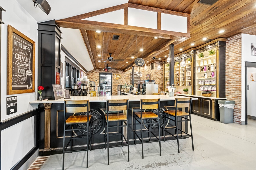 More Photos Of 8026 E Main St, Ridgeland General Retail For Sale