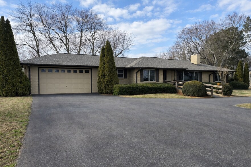 Primary Photo Of 5190 Piney Grove Rd, Cumming Office Residential For Lease