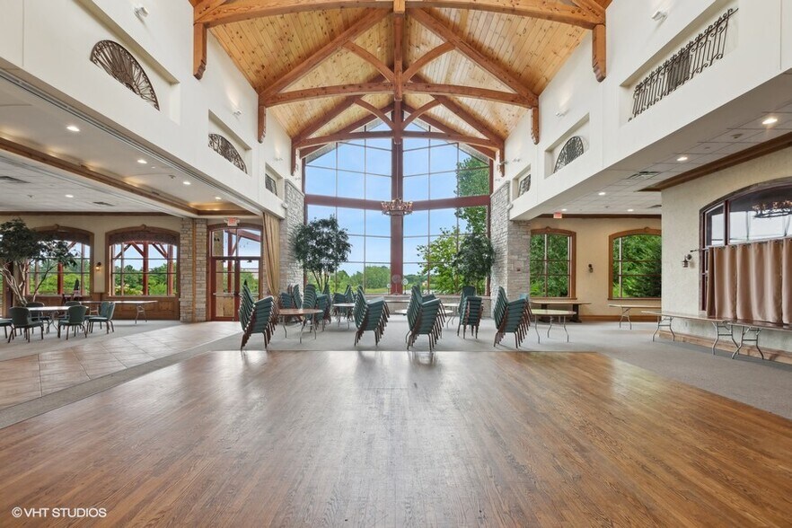 More Photos Of 22221 N Pepper Rd, Lake Barrington General Retail For Sale