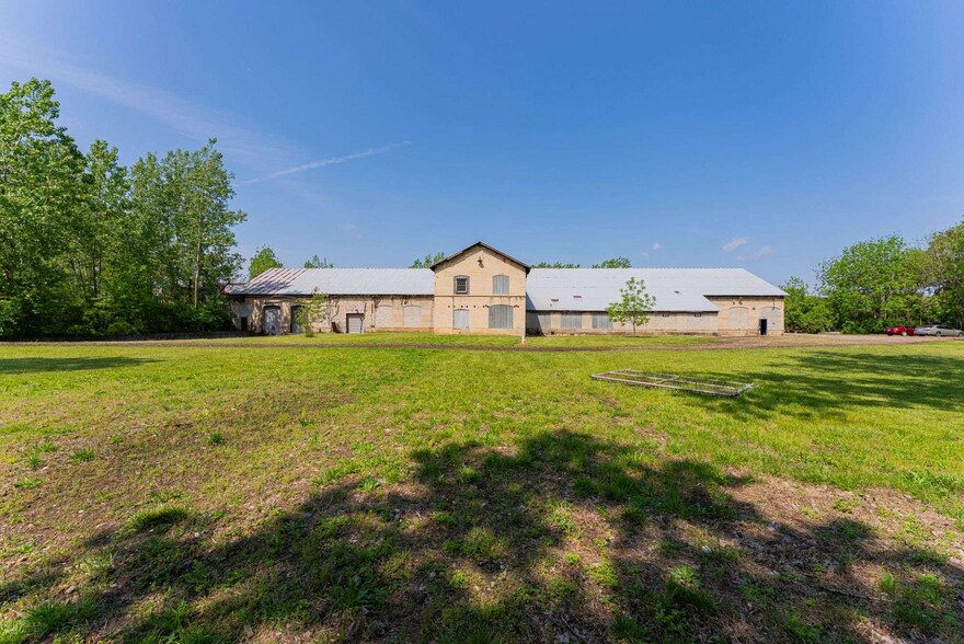 More Photos Of 311 Rose Ave, Marion Warehouse For Sale