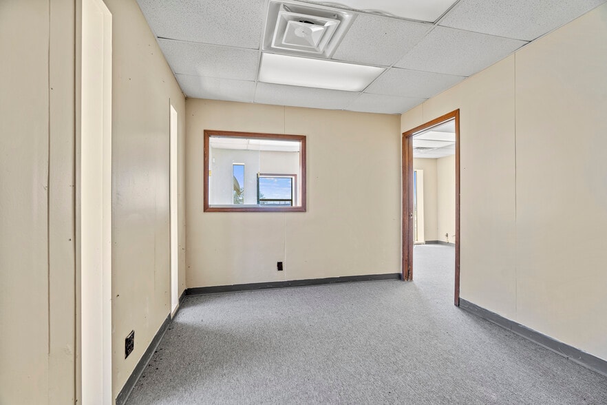 More Photos Of 520 Robison dr, Elk City Industrial For Sale