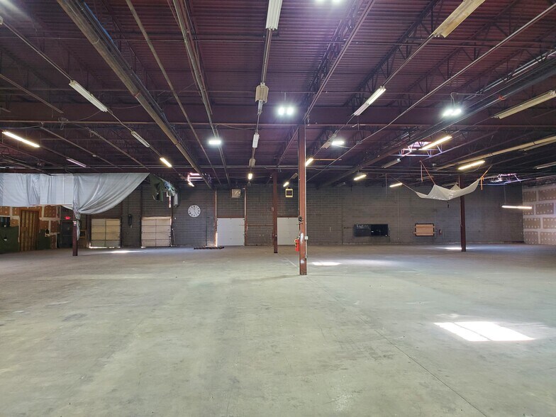 More Photos Of 281-283 Dogburn Rd, West Haven Warehouse For Lease