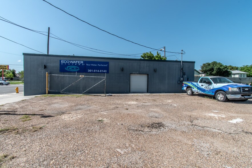 More Photos Of 620 S Staples St, Corpus Christi Auto Dealership For Sale