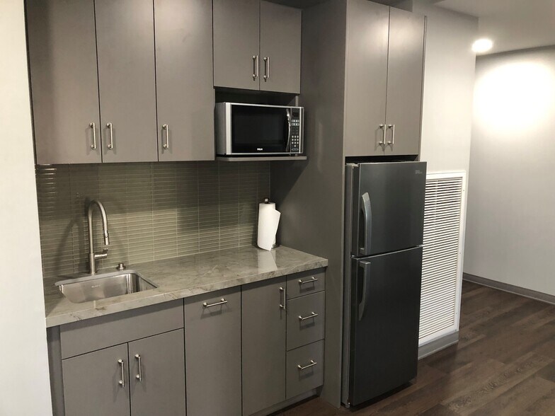 More Photos Of 1414 W Clay St, Houston Office For Lease